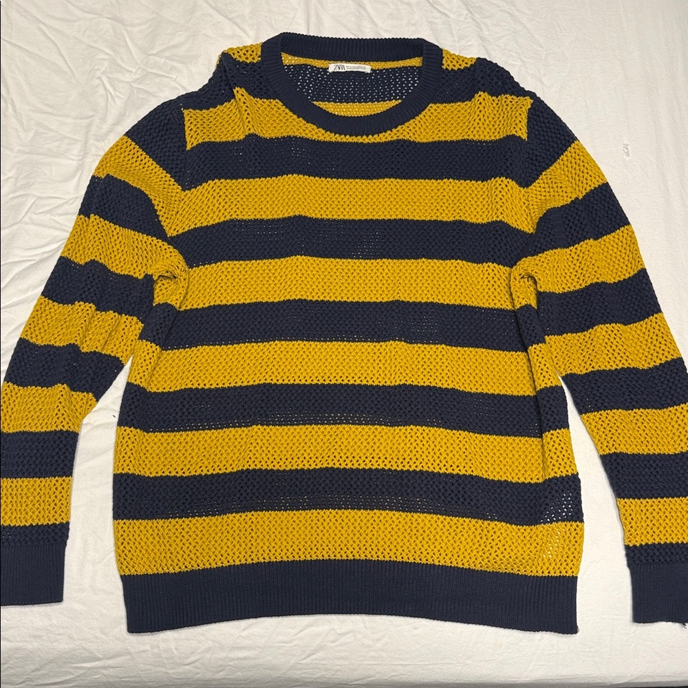 Zara Men's Crewneck Sweater in Yellow and Black Stripes